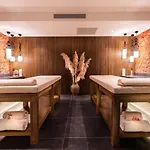 Genesis Hotel&spa Отель